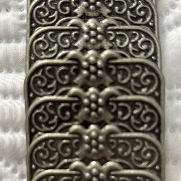 Elegant Floral Buckle Belts - Brown and Black - Picture 3 of 10